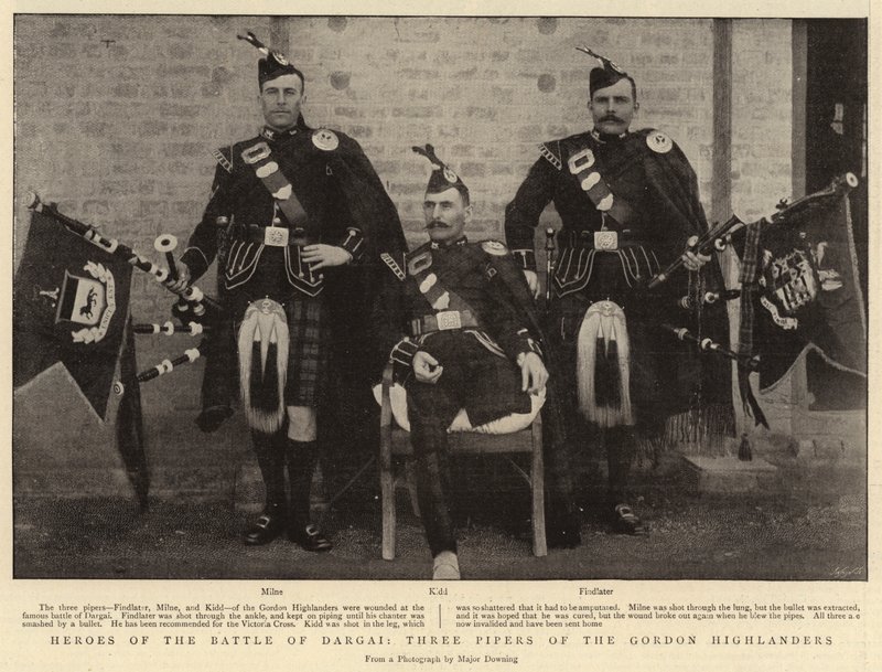 Héroes de la batalla de Dargai, tres gaiteros de los Gordon Highlanders de English Photographer