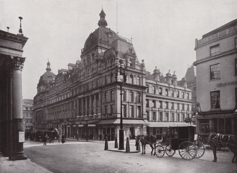 Teatro de Su Majestad y el Hotel Carlton, Haymarket de English Photographer