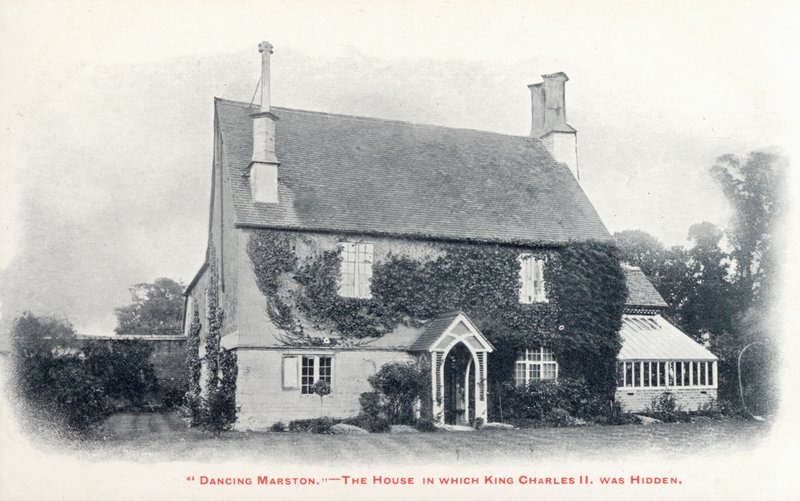 Casa en el pueblo de Long Marston, Gloucestershire, donde el rey Carlos II se escondió después de su escape tras la derrota de su ejército en la Batalla de Worcester de English Photographer