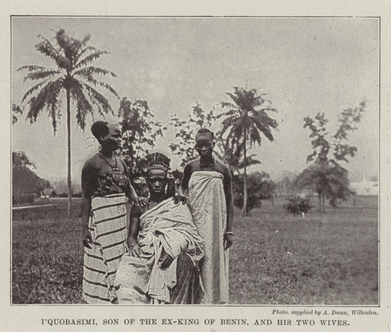 IQuobasimi, Hijo del Ex-Rey de Benin, y sus Dos Esposas de English Photographer