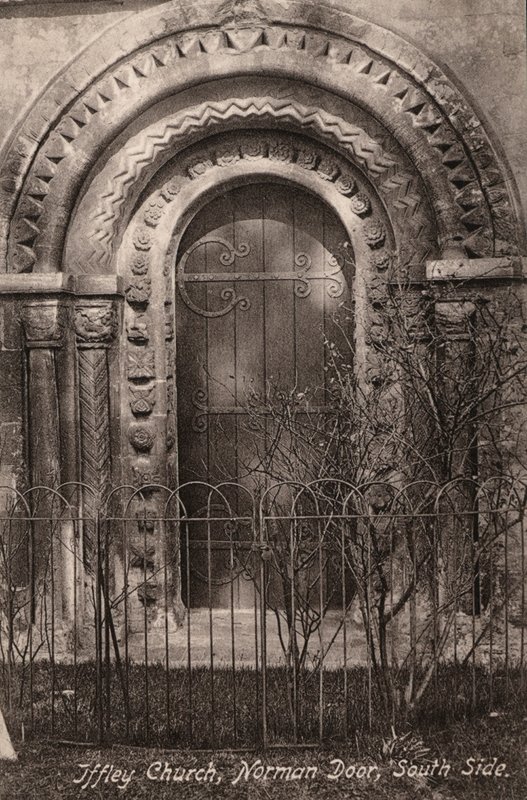 Iglesia de Iffley, Puerta Normanda, Lado Sur de English Photographer