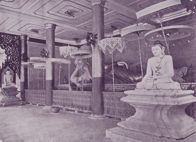 Dentro de la Pagoda, Rangún de English Photographer