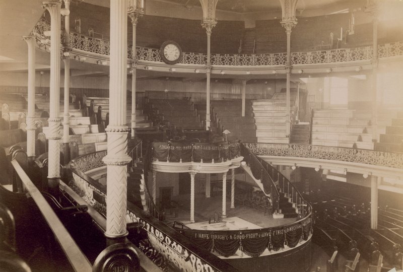 Interior del Tabernáculo de Spurgeon de English Photographer
