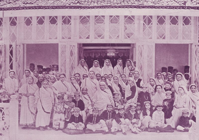 Ceremonia de Investidura Navjoti en la Casa de Sir Dinshaw Petit, Baronet de English Photographer