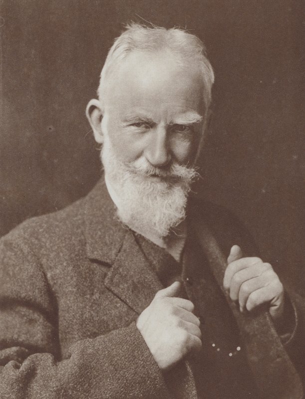 El dramaturgo irlandés George Bernard Shaw, Premio Nobel de Literatura en 1926 (foto b/n) de English Photographer