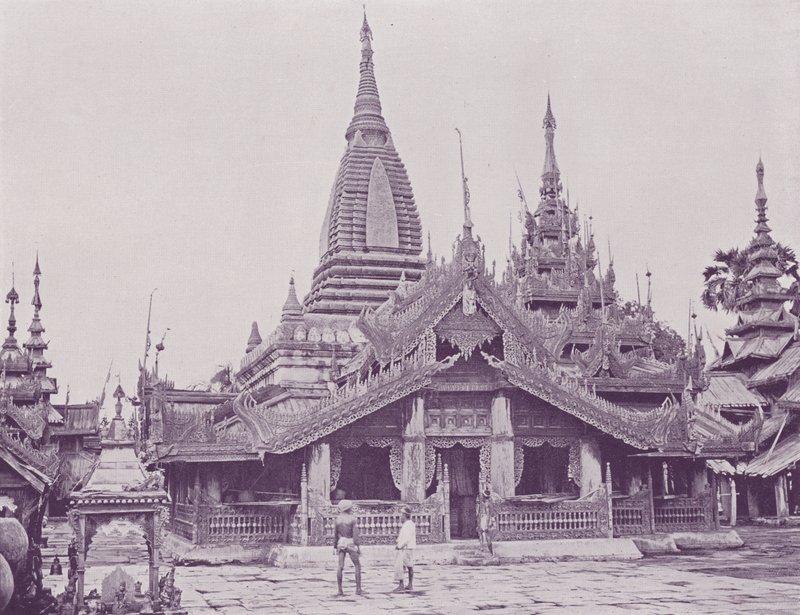 Khawn o Canopy frente a la Pagoda, Pagan de English Photographer