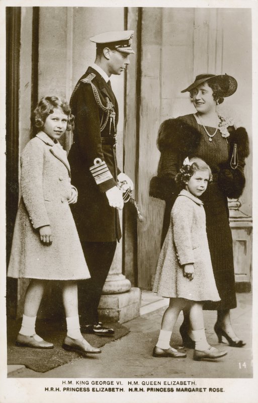 Rey Jorge VI y la Reina Isabel con sus hijas, Princesas Isabel y Margarita de English Photographer