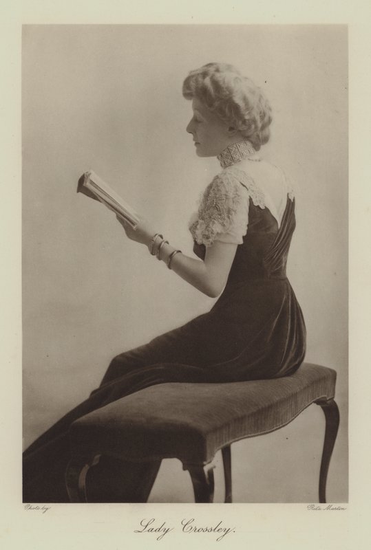 Lady Crossley (foto b/n) de English Photographer