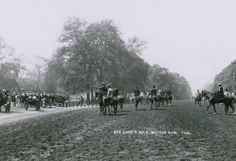 Ladys Mile, Rotten Row, Hyde Park, Londres de English Photographer