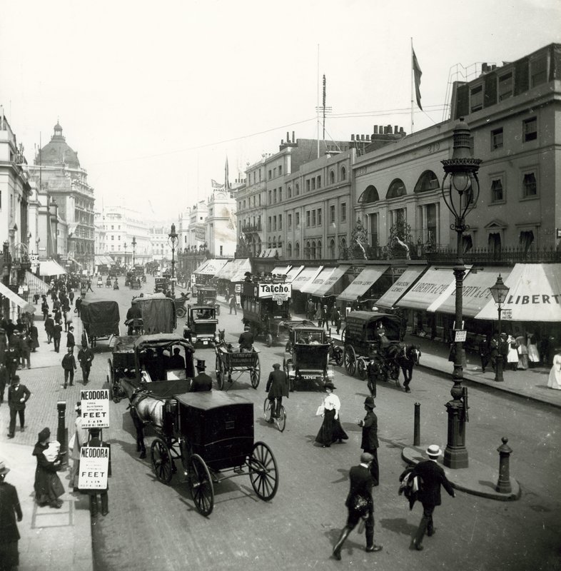 Liberty y Co, Regent Street, Londres de English Photographer