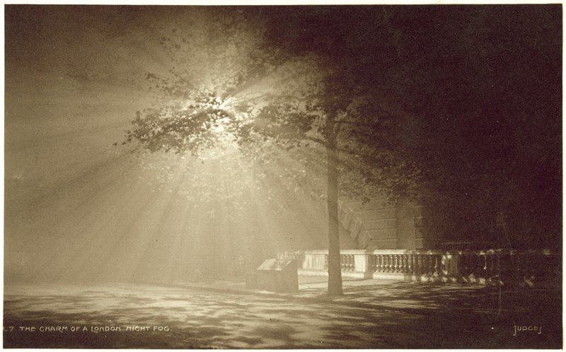 Niebla nocturna en Londres (foto b/n) de English Photographer