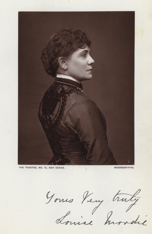 Louise Moodie (foto en blanco y negro) de English Photographer