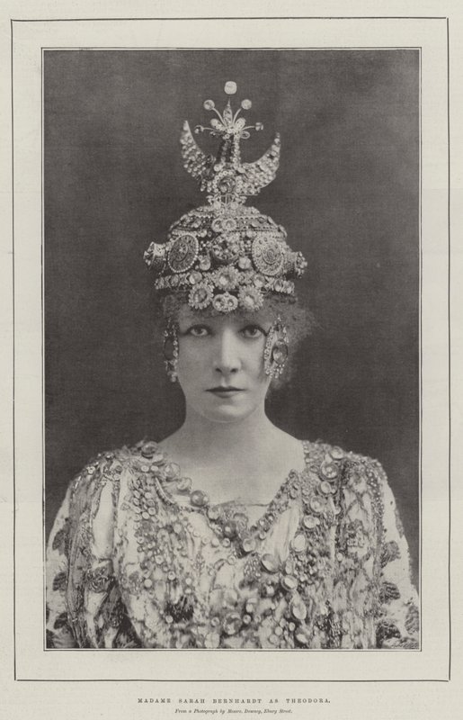 Madame Sarah Bernhardt como Teodora de English Photographer
