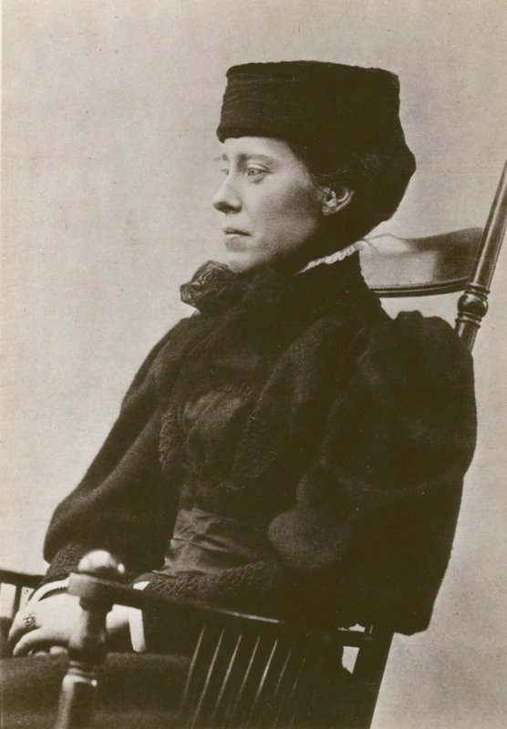 Mary Kingsley, retrato, sentada, con sombrero de English Photographer