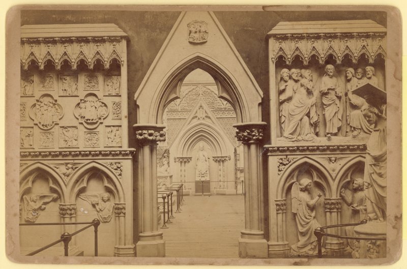 Tribunal Medieval, Crystal Palace, Sydenham, Londres de English Photographer