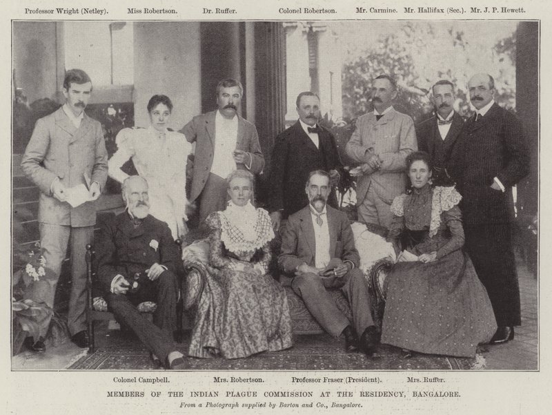 Miembros de la Comisión de Plagas de la India en la Residencia, Bangalore de English Photographer