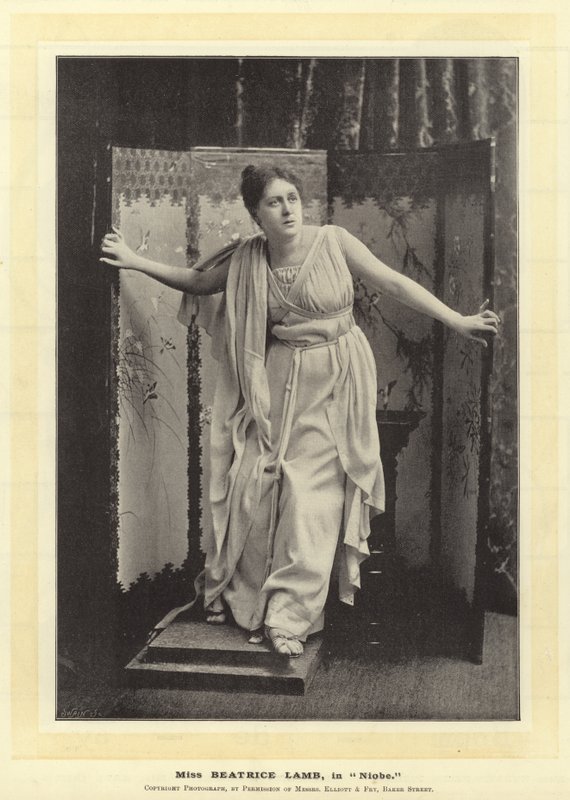 Señorita Beatrice Lamb, en Niobe de English Photographer