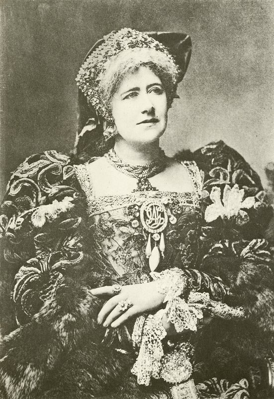 Miss Ellen Terry como la Reina Katherine de English Photographer