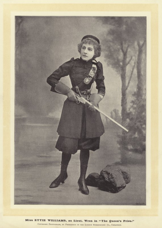 Miss Ettie Williams, como el Teniente Wren en El premio de la Reina de English Photographer