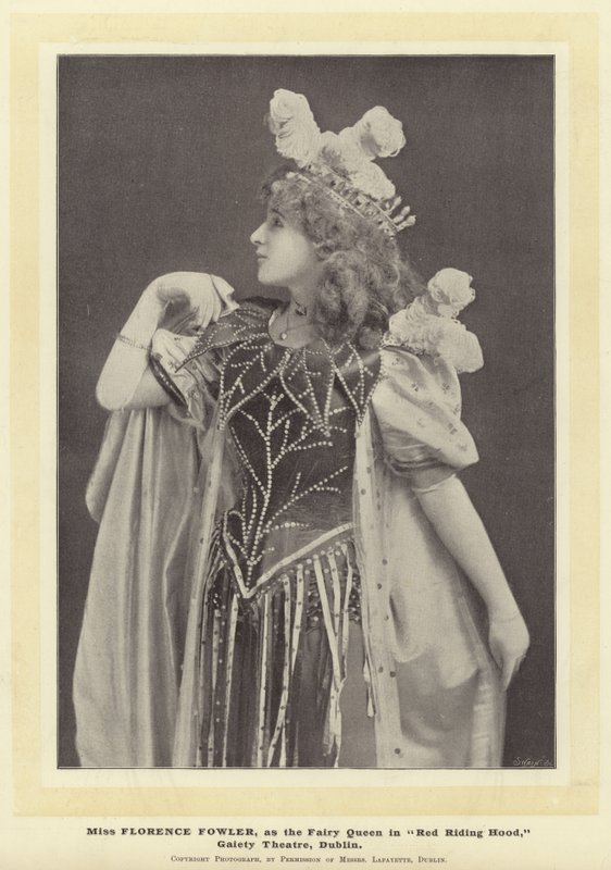 Miss Florence Fowler, como la Reina de las Hadas en Caperucita Roja, Gaiety Theatre, Dublín de English Photographer