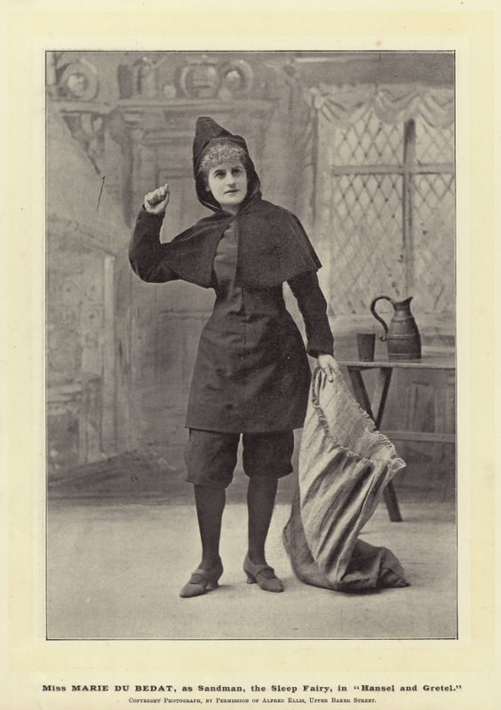 Miss Marie Du Bedat, como Sandman, el Hada del Sueño, en Hansel y Gretel de English Photographer