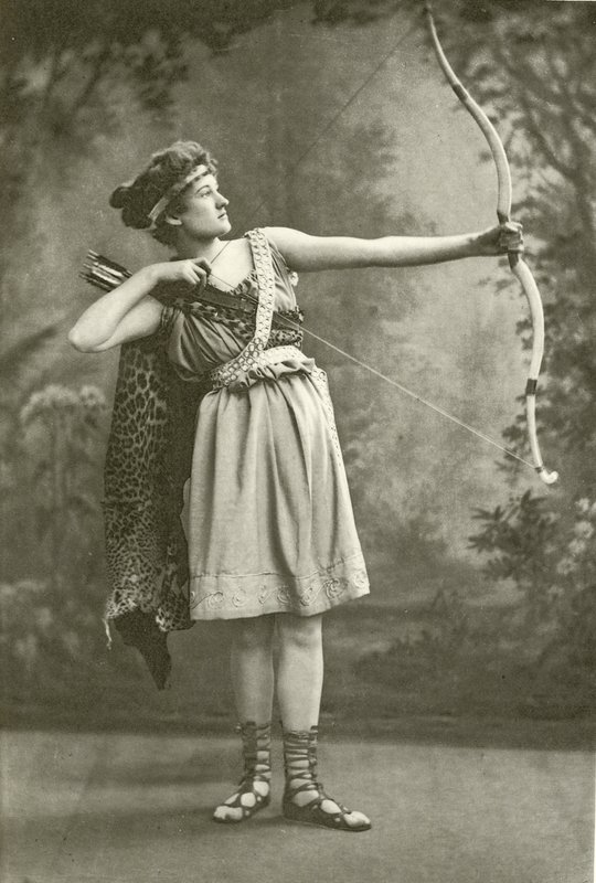 Miss Marion Grey como Hipólita de English Photographer