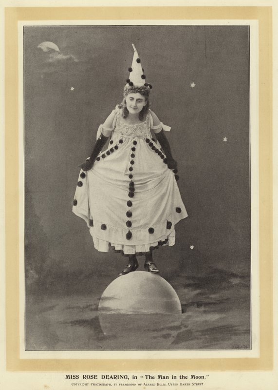 Miss Rose Dearing, en El hombre en la luna de English Photographer