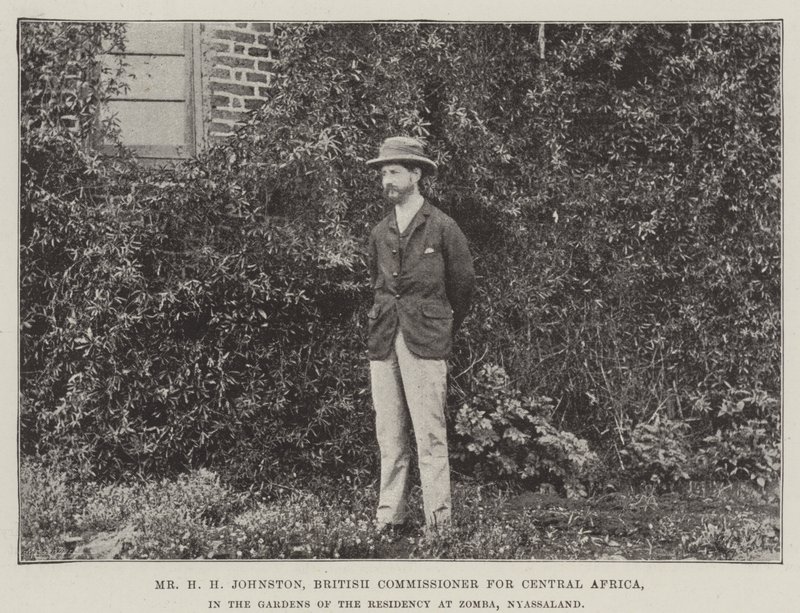 El Sr. H H Johnston, Comisionado Británico para África Central, en los jardines de la Residencia en Zomba, Nyasalandia de English Photographer
