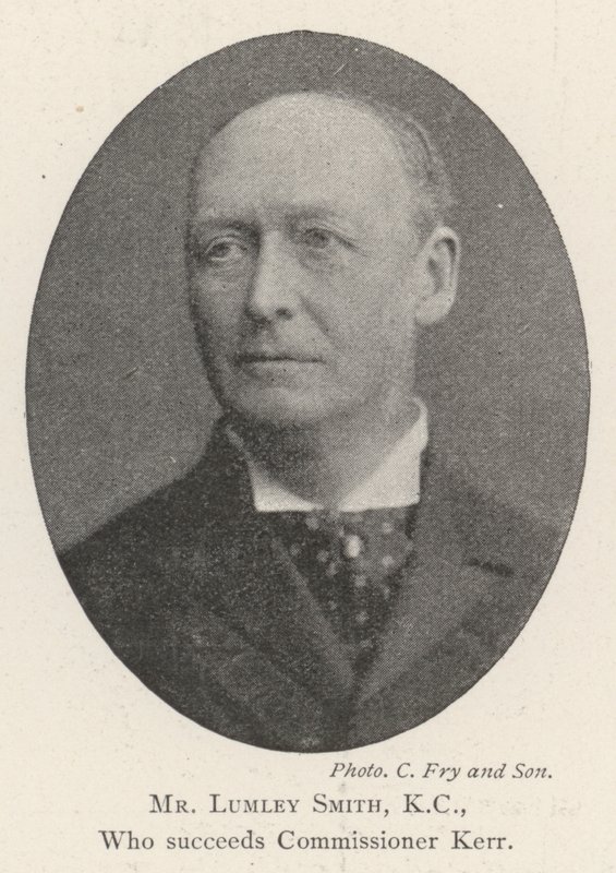 Sr. Lumley Smith, KC, quien sucede al Comisionado Kerr de English Photographer
