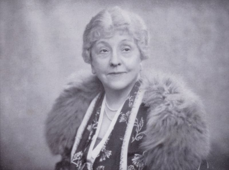 Sra. Laura Henderson, propietaria del Teatro Windmill, Piccadilly, Londres de English Photographer