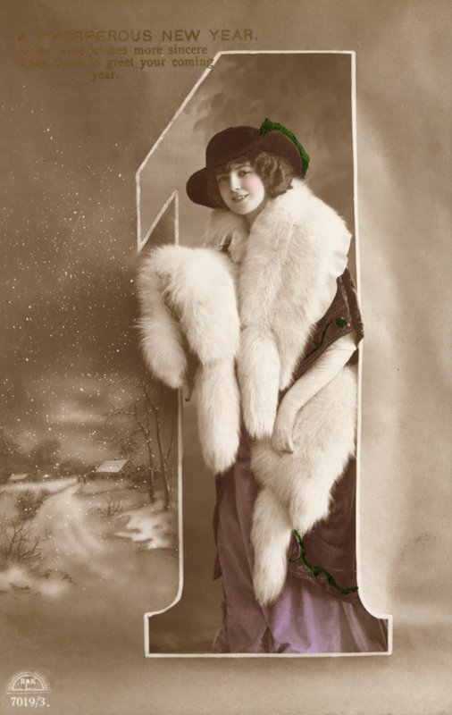 Tarjeta de felicitación de Año Nuevo con un retrato de una joven vestida con pieles (foto) de English Photographer