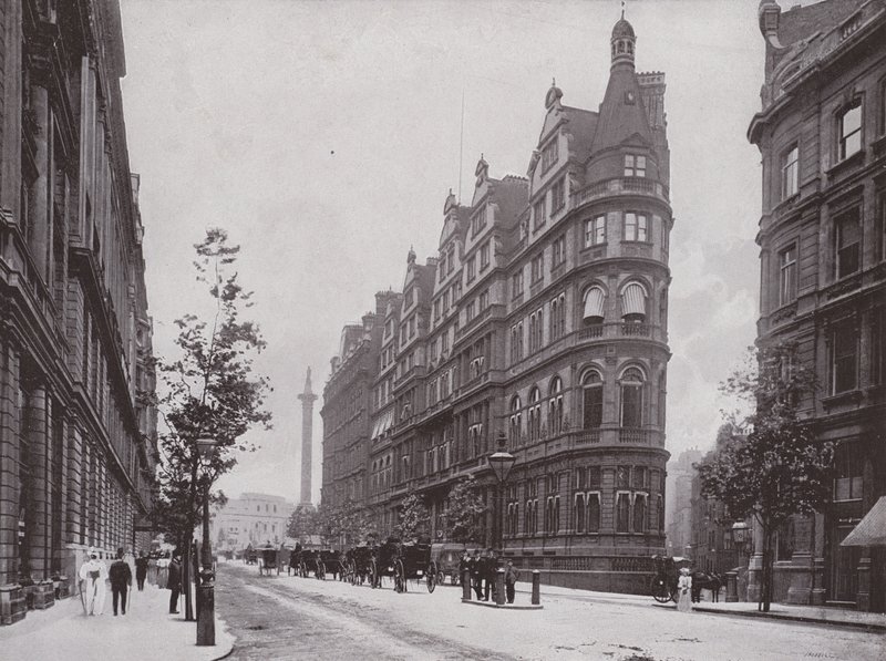 Avenida Northumberland, con el Club Constitucional de English Photographer