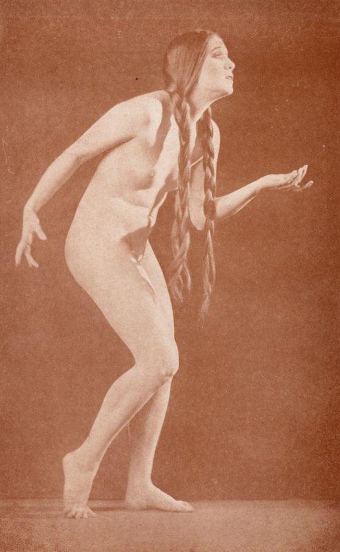 Arte nudista: Suplicando (foto b/n) de English Photographer