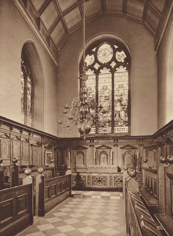 Oxford: Oriel College, The Chapel (foto en blanco y negro) de English Photographer