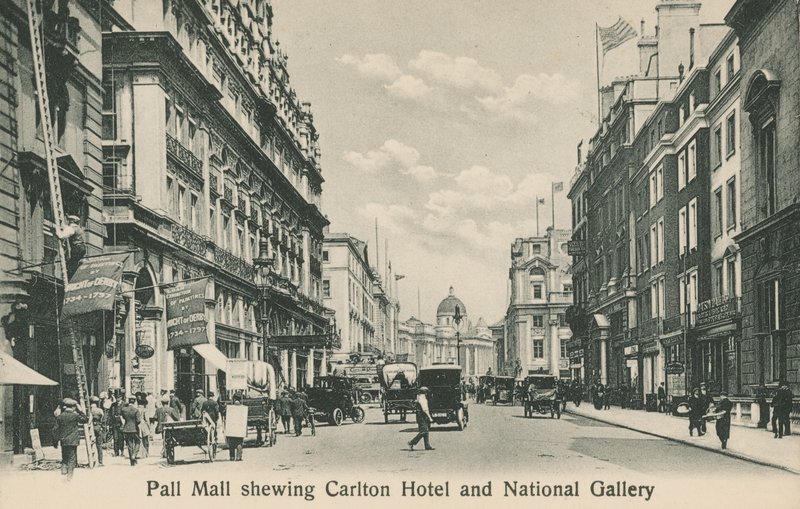 Pall Mall East mostrando Carlton Hotel y National Gallery de English Photographer