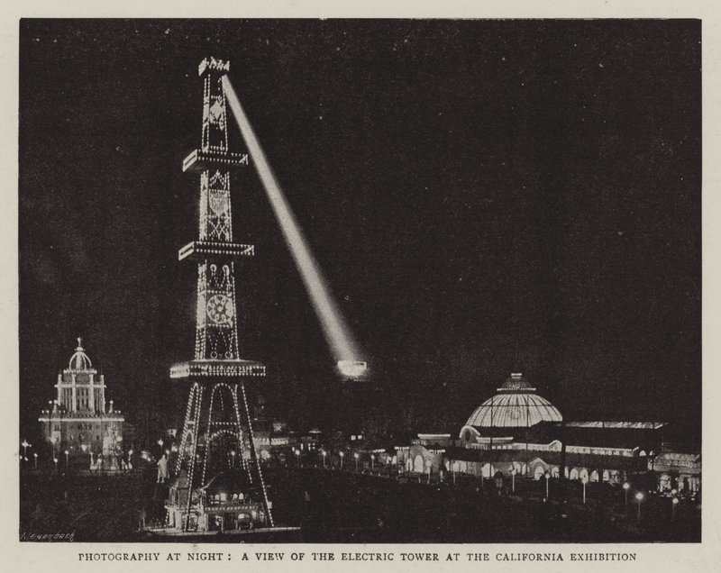 Fotografía nocturna, una vista de la Torre Eléctrica en la Exposición de California de English Photographer