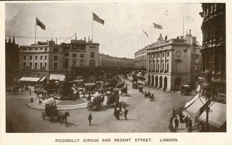 Piccadilly Circus y Regent Street, Londres de English Photographer
