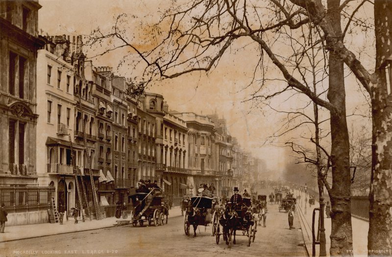Piccadilly, Londres, mirando al este de English Photographer