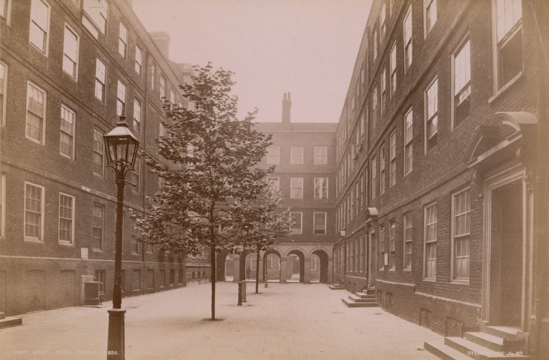 Postal con Pump Court en Middle Temple de English Photographer