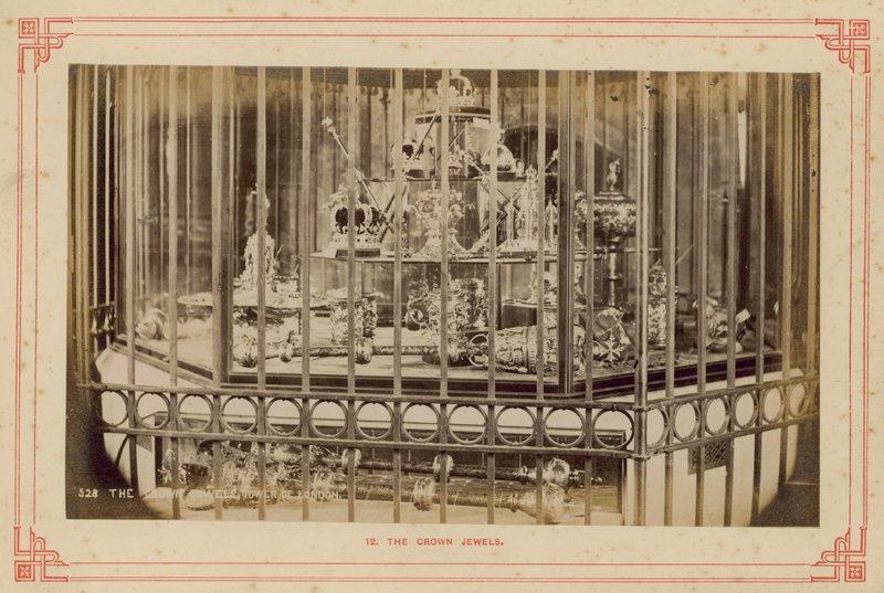 Postal con imagen de las Joyas de la Corona de English Photographer