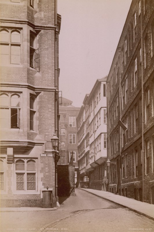 Postal con la entrada norte a Middle Temple Lane de English Photographer