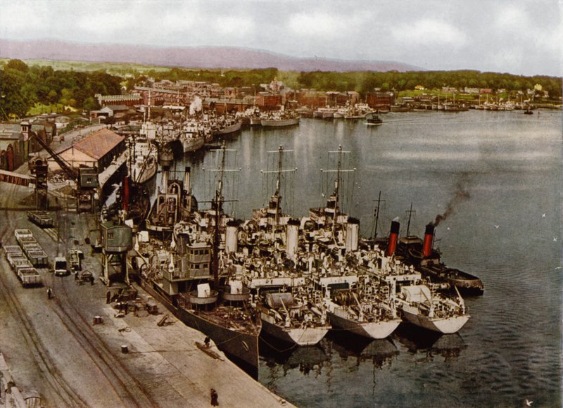 Muelle de Londonderry, condado de Londonderry (foto en color) de English Photographer