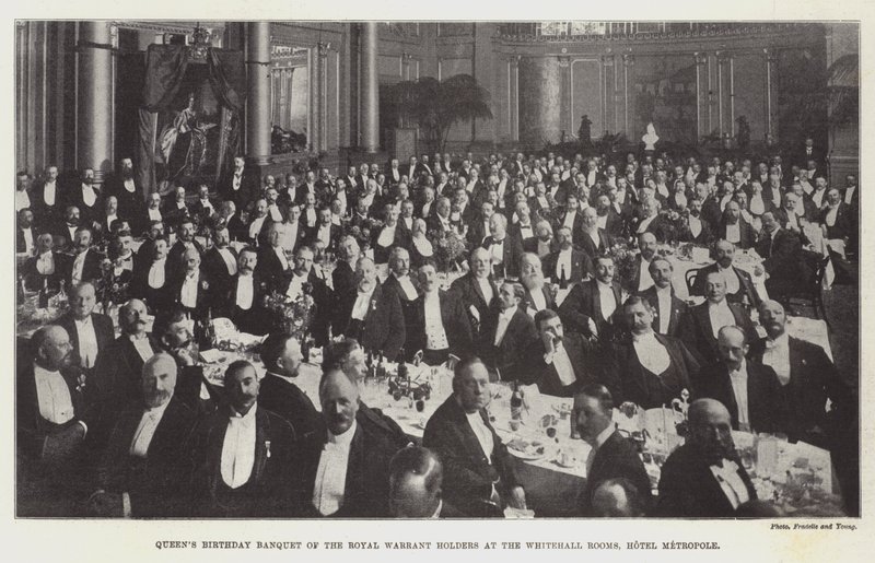 Banquete de cumpleaños de la Reina de los titulares de la orden real en las Salas de Whitehall, Hotel Metropole de English Photographer