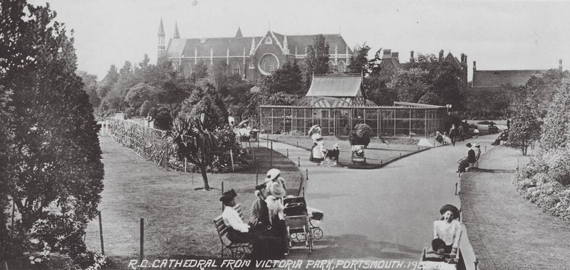 Catedral del RC desde Victoria Park, Portsmouth (foto b/n) de English Photographer