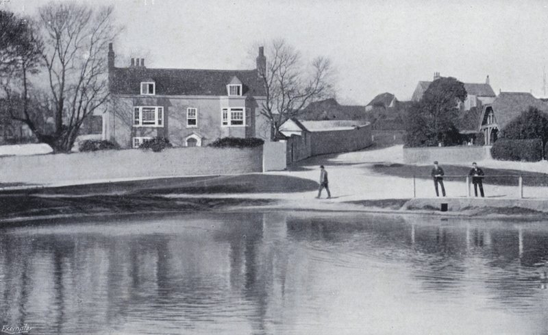 Casa de Rudyard Kipling, Rottingdean (foto en blanco y negro) de English Photographer