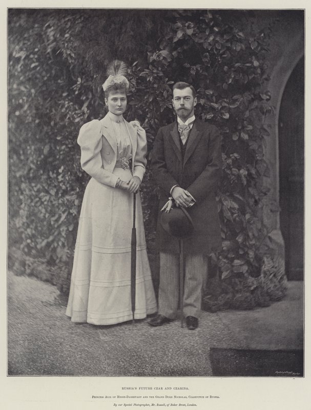 El futuro Zar y Zarina de Rusia, Princesa Alix de Hesse-Darmstadt y el Gran Duque Nicolás, Zarevich de Rusia de English Photographer