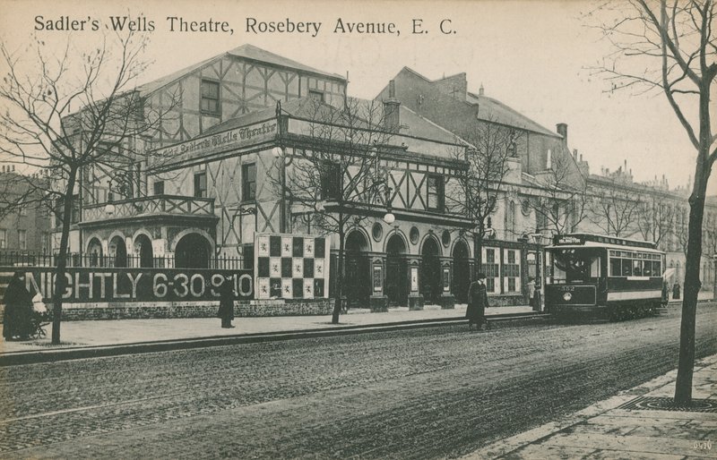 Sadlers Wells Theatre, Rosebery Avenue, Londres de English Photographer