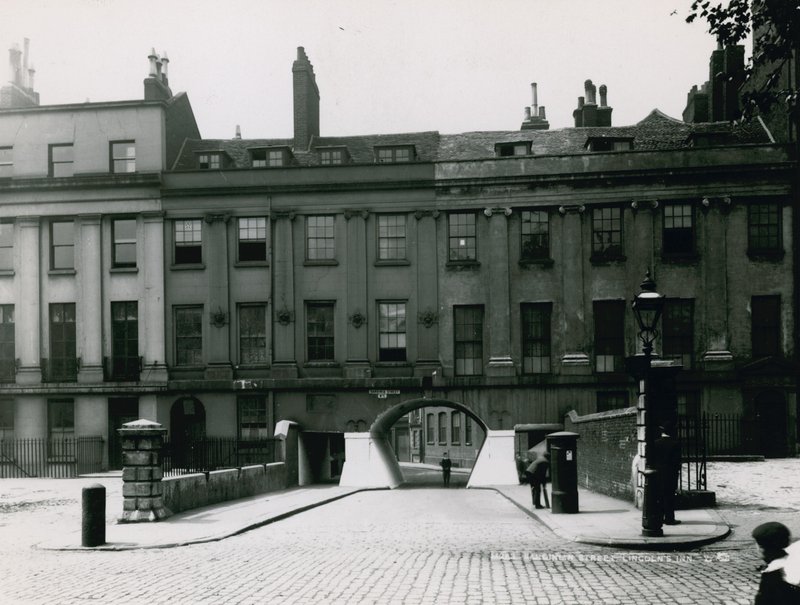 Calle Cerdeña, Lincoln