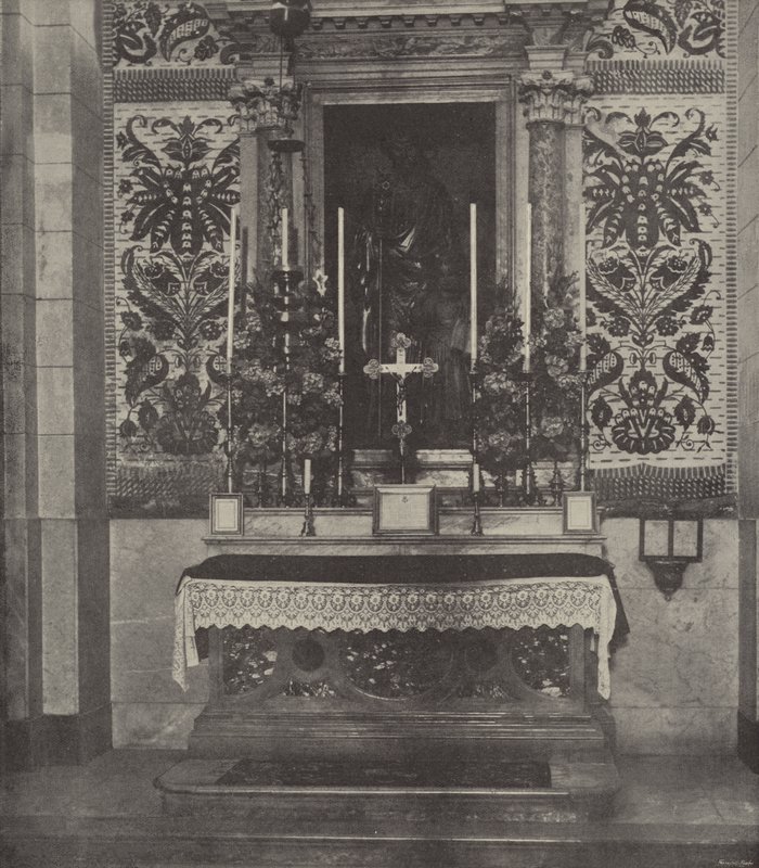 Altar lateral, Iglesia Latina, Nazaret, supuesto sitio de la casa de José, donde creció Jesús de English Photographer