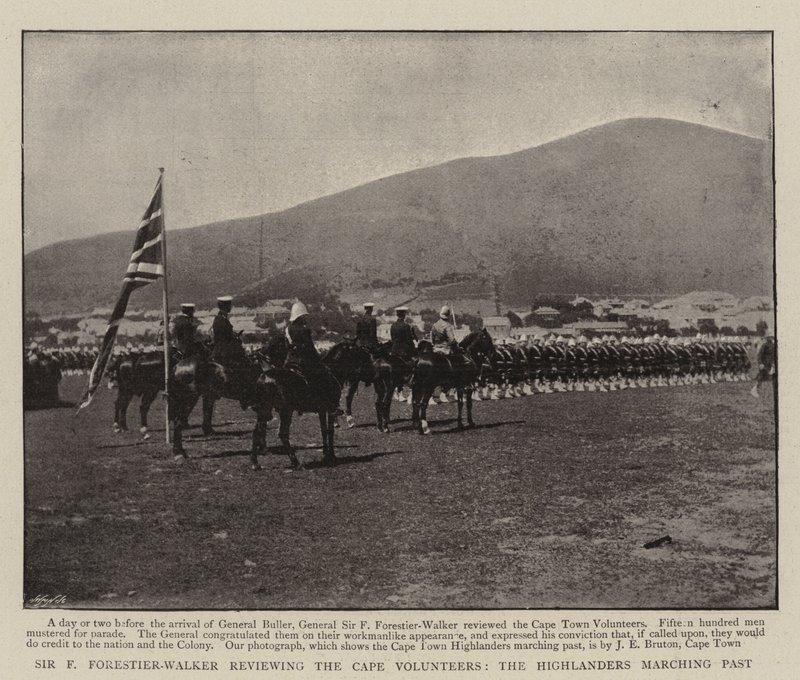 Sir F Forestier-Walker revisando a los Voluntarios del Cabo, los Highlanders desfilando de English Photographer